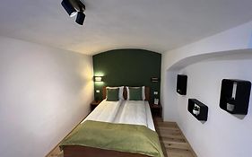 Tim Apartment 1